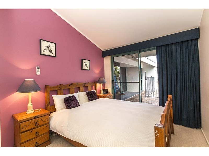 76 Salerno Street, Isle Of Capri QLD 4217