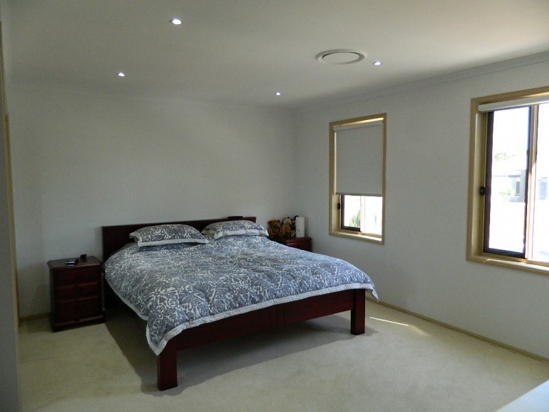 25 Hazel Court, Arundel QLD 4214