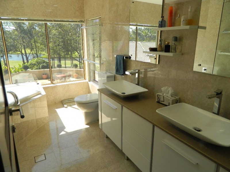 25 Hazel Court, Arundel QLD 4214