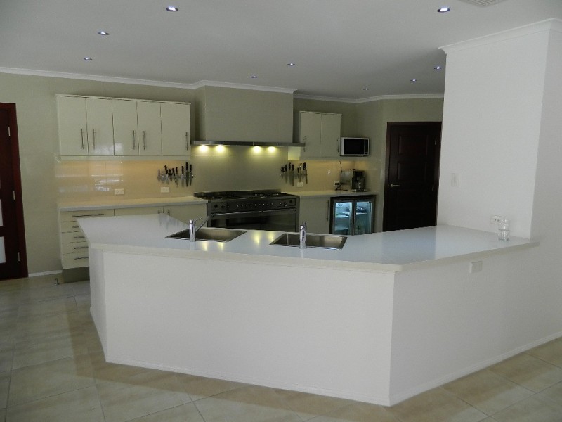 25 Hazel Court, Arundel QLD 4214