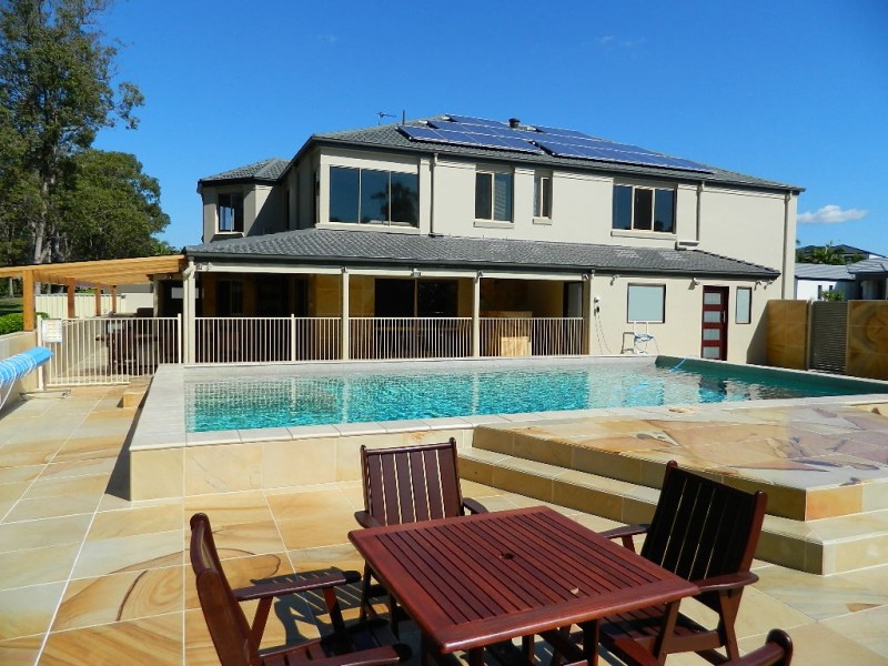 25 Hazel Court, Arundel QLD 4214