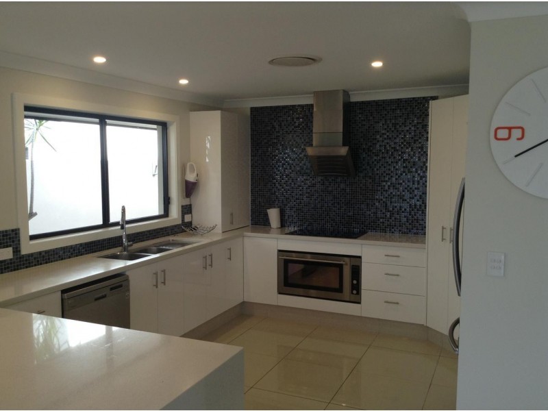 87 TE Peters Drive, Broadbeach QLD 4218