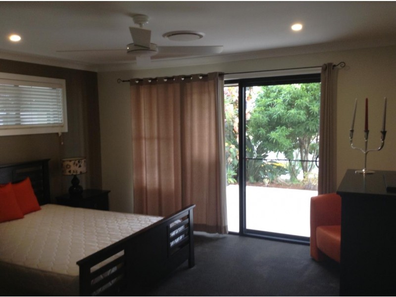 87 TE Peters Drive, Broadbeach QLD 4218