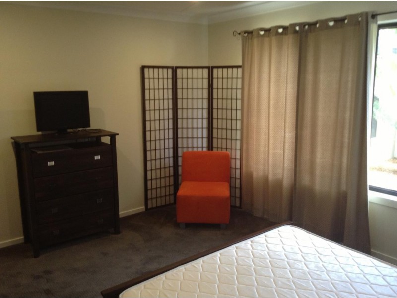 87 TE Peters Drive, Broadbeach QLD 4218