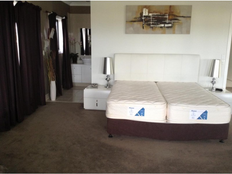 87 TE Peters Drive, Broadbeach QLD 4218