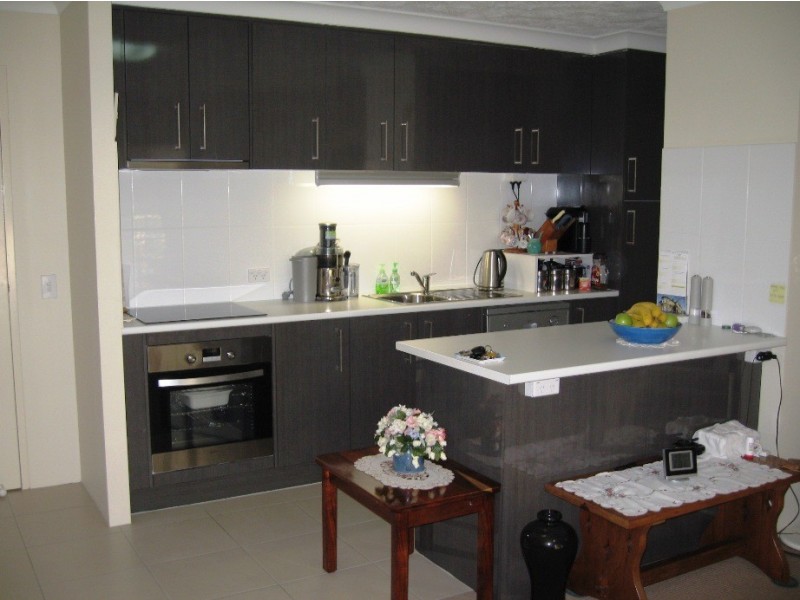 4/4 Sykes Court, Southport QLD 4215