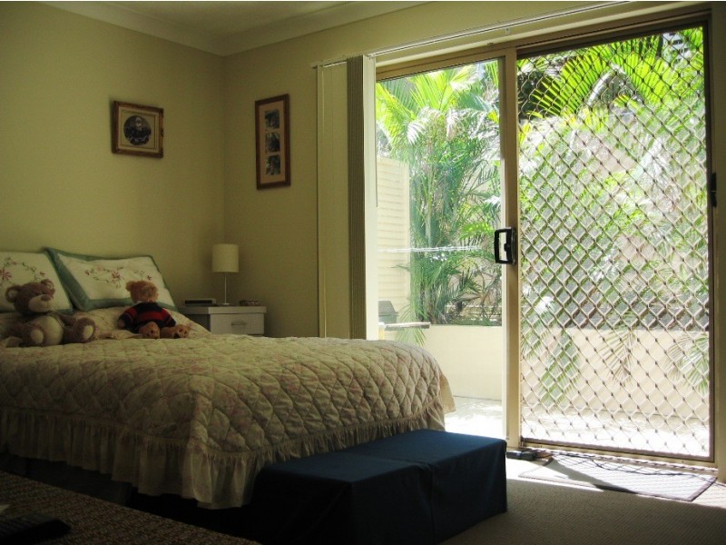 4/4 Sykes Court, Southport QLD 4215