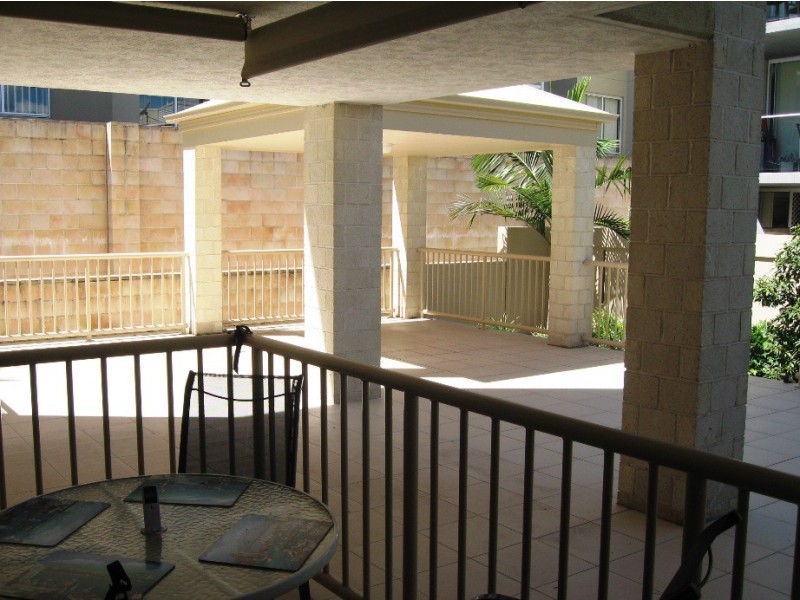 4/4 Sykes Court, Southport QLD 4215