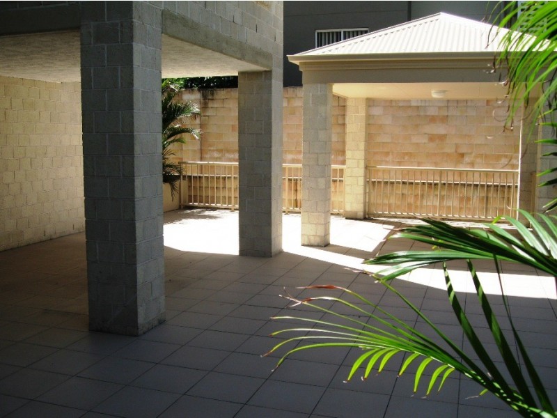 4/4 Sykes Court, Southport QLD 4215