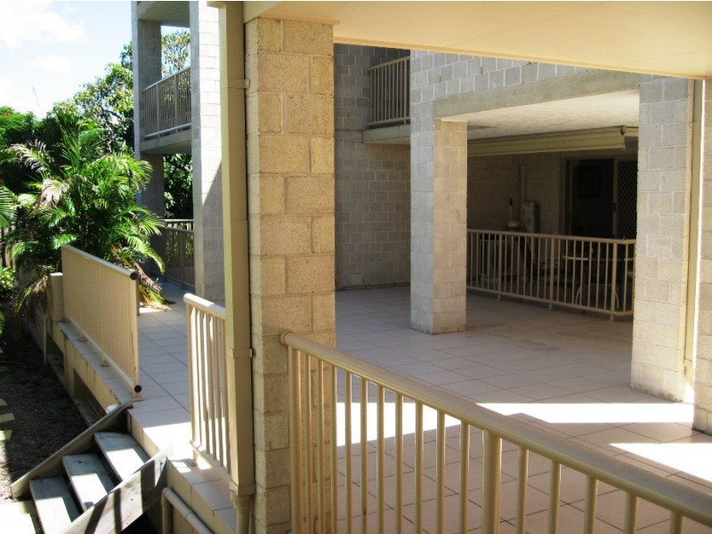 4/4 Sykes Court, Southport QLD 4215