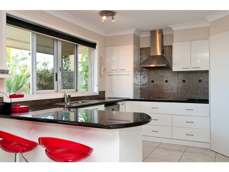 7 Caithness Court, Sorrento QLD 4217
