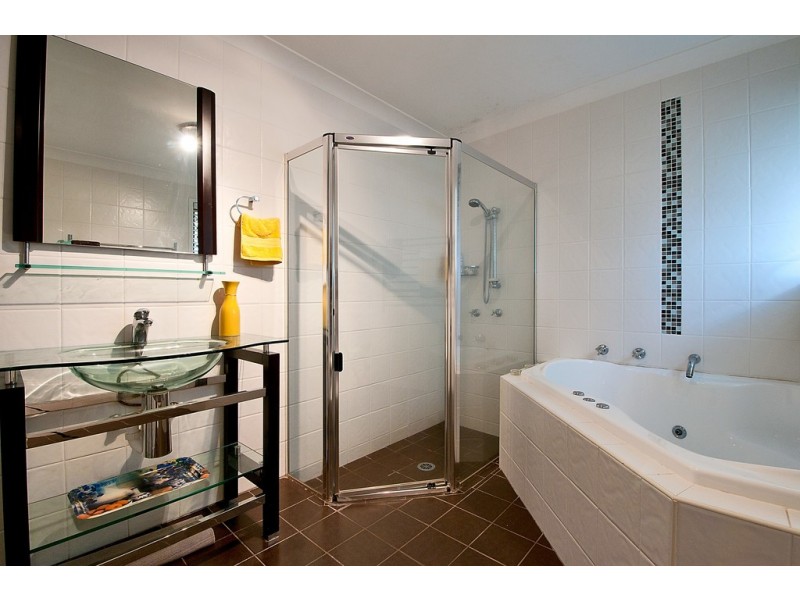 7 Caithness Court, Sorrento QLD 4217