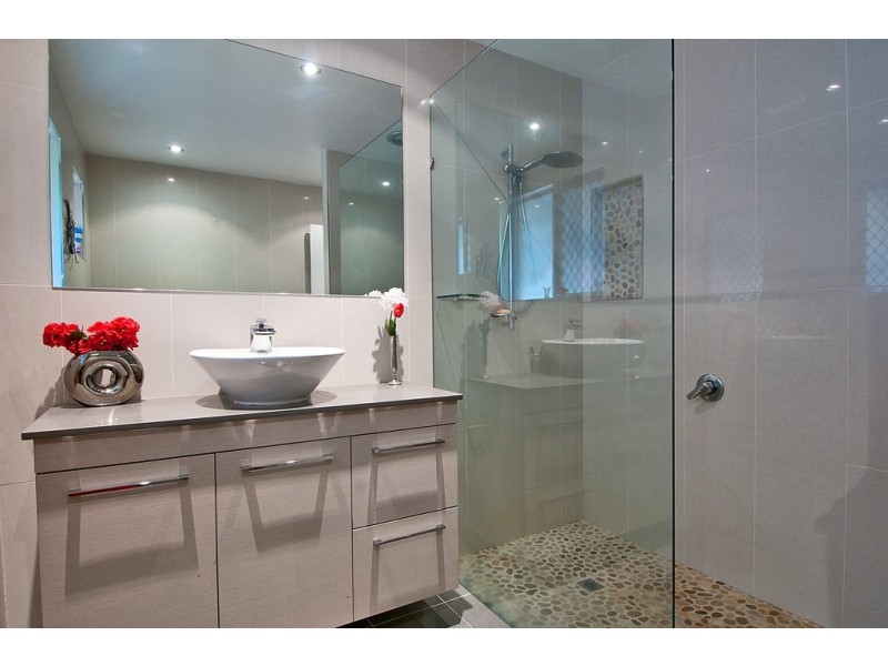 7 Caithness Court, Sorrento QLD 4217