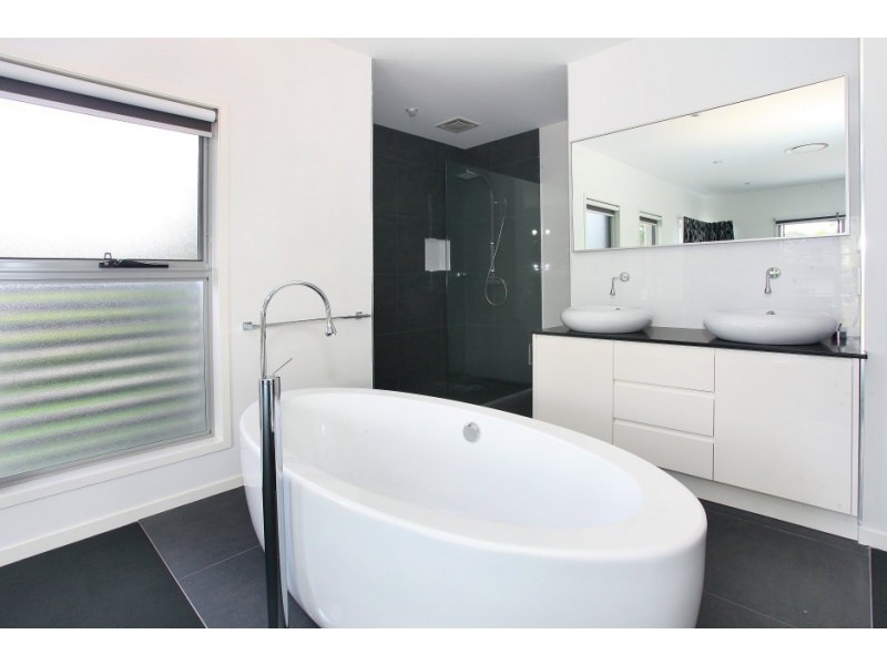 59 Heeb Street, Bundall QLD 4217