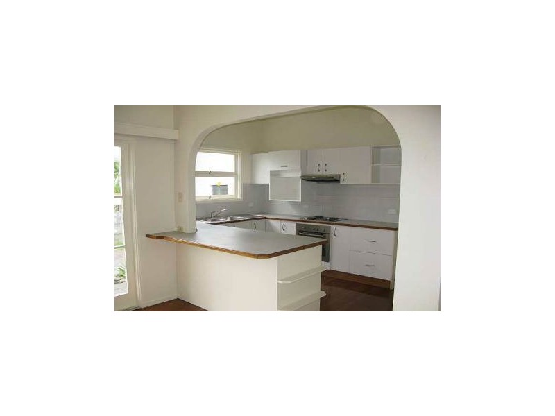 11 Naranga Avenue, Broadbeach Waters QLD 4218