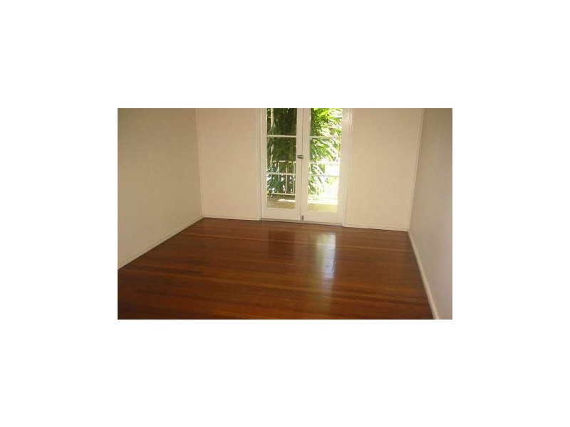 11 Naranga Avenue, Broadbeach Waters QLD 4218