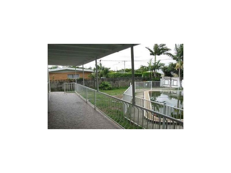 11 Naranga Avenue, Broadbeach Waters QLD 4218