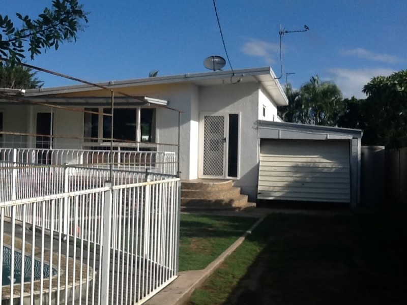 11 Naranga Avenue, Broadbeach Waters QLD 4218