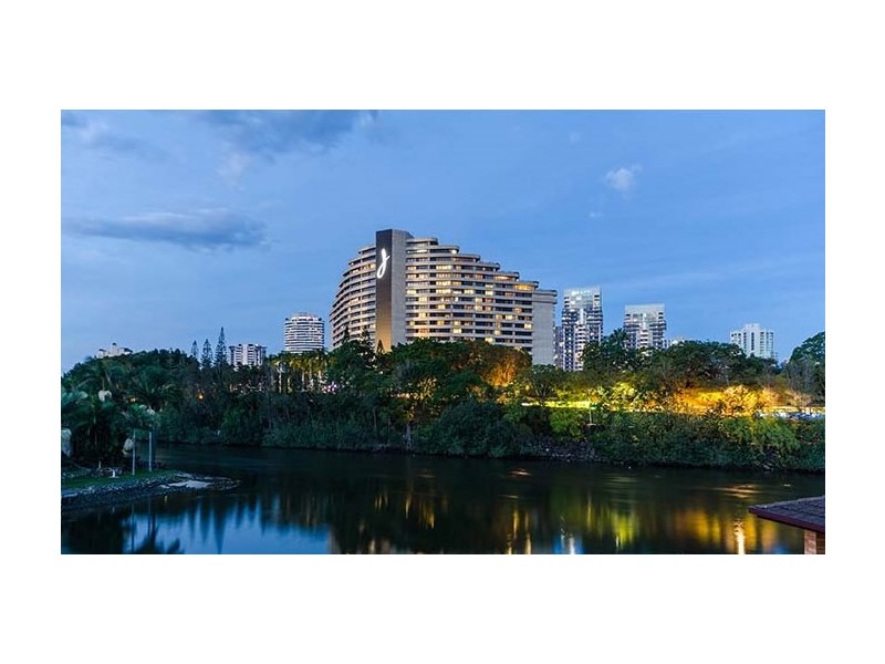 18 Rebecca Court, Broadbeach Waters QLD 4218