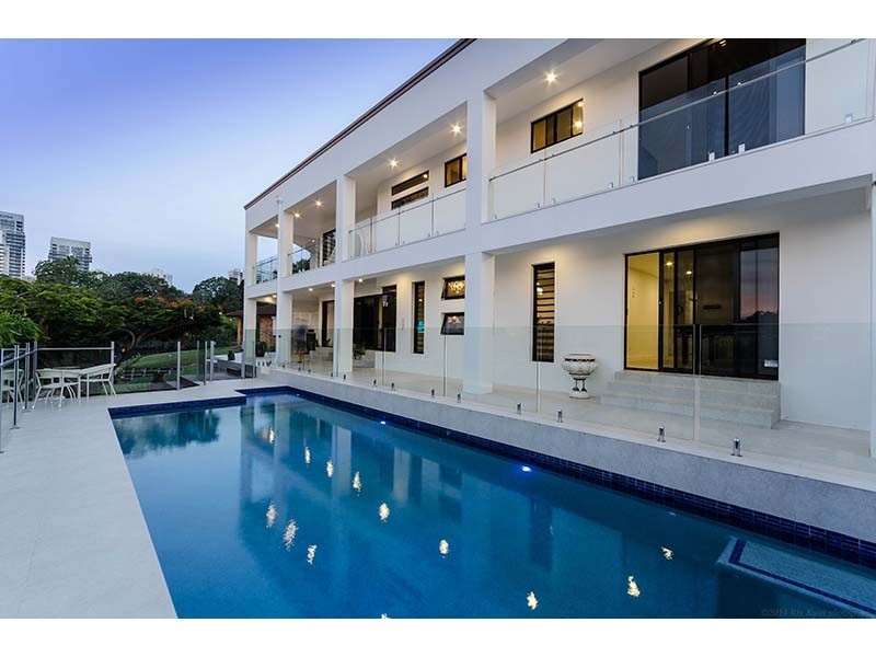 18 Rebecca Court, Broadbeach Waters QLD 4218