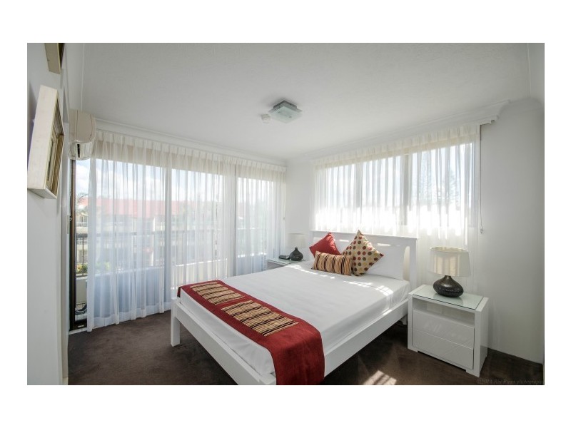 10/114 ‘Southern Cross’ The Esplanade, Burleigh Heads QLD 4220