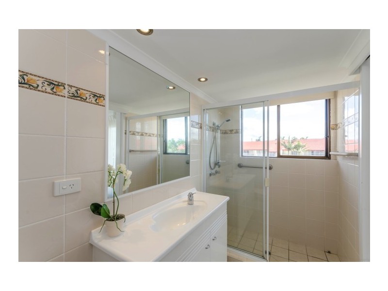 10/114 ‘Southern Cross’ The Esplanade, Burleigh Heads QLD 4220