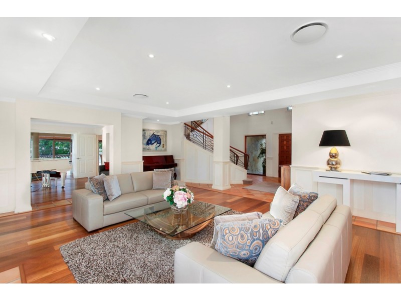 76 The Promenade, Isle Of Capri QLD 4217