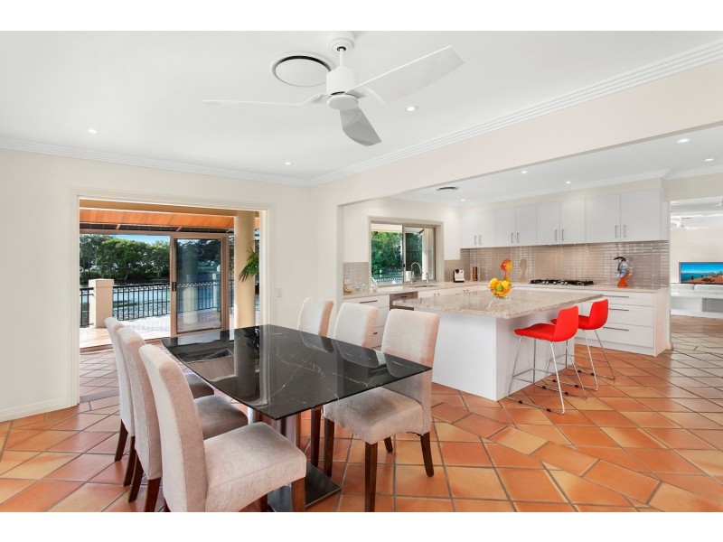 76 The Promenade, Isle Of Capri QLD 4217