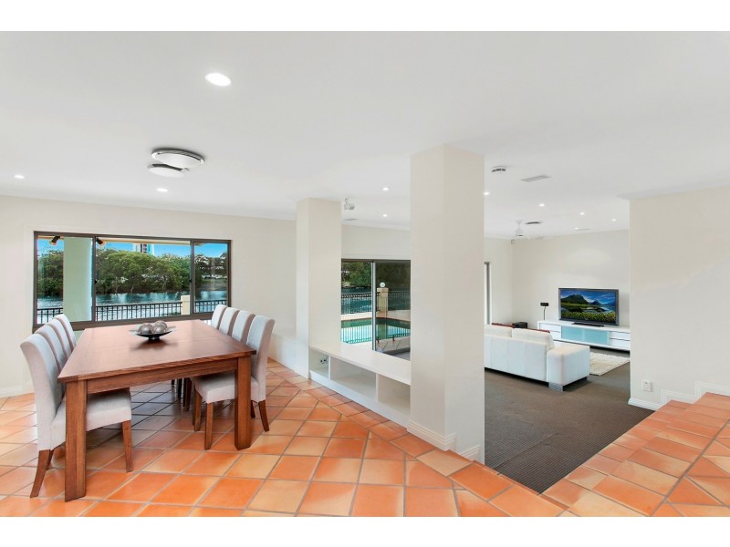 76 The Promenade, Isle Of Capri QLD 4217