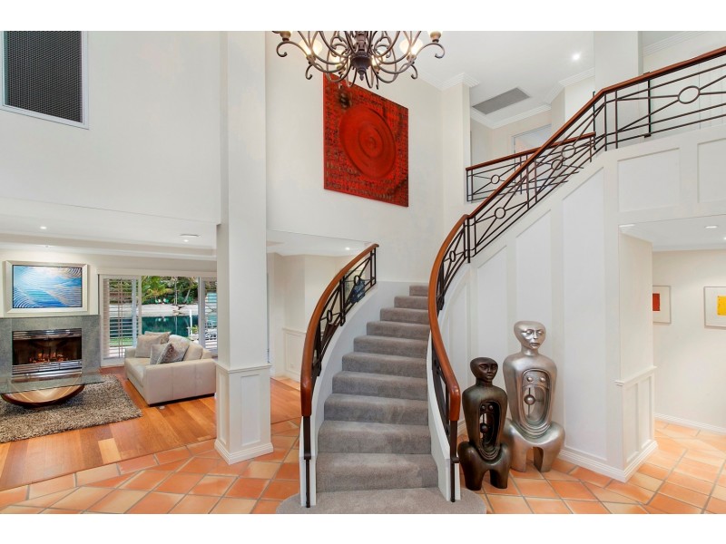 76 The Promenade, Isle Of Capri QLD 4217