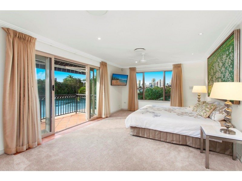 76 The Promenade, Isle Of Capri QLD 4217