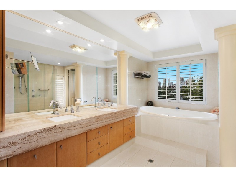 76 The Promenade, Isle Of Capri QLD 4217