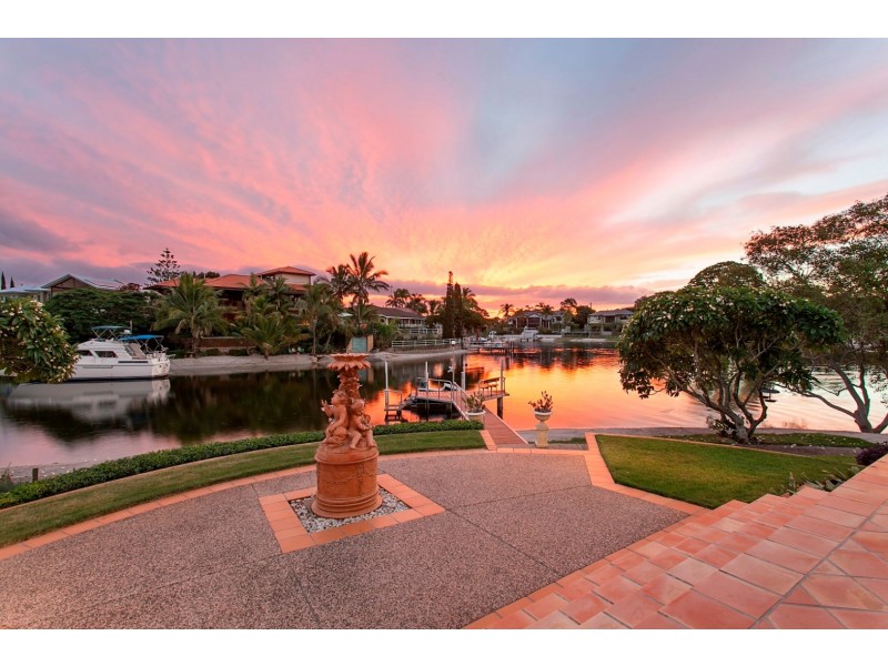 76 The Promenade, Isle Of Capri QLD 4217