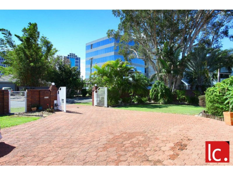 9 Mercedes Place, Bundall QLD 4217