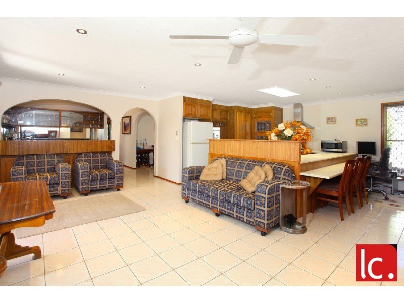 9 Mercedes Place, Bundall QLD 4217