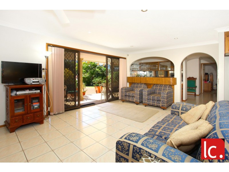 9 Mercedes Place, Bundall QLD 4217