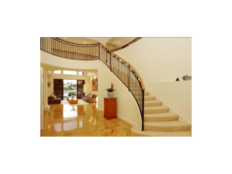 90/40 Cotlew Street East, Southport QLD 4215