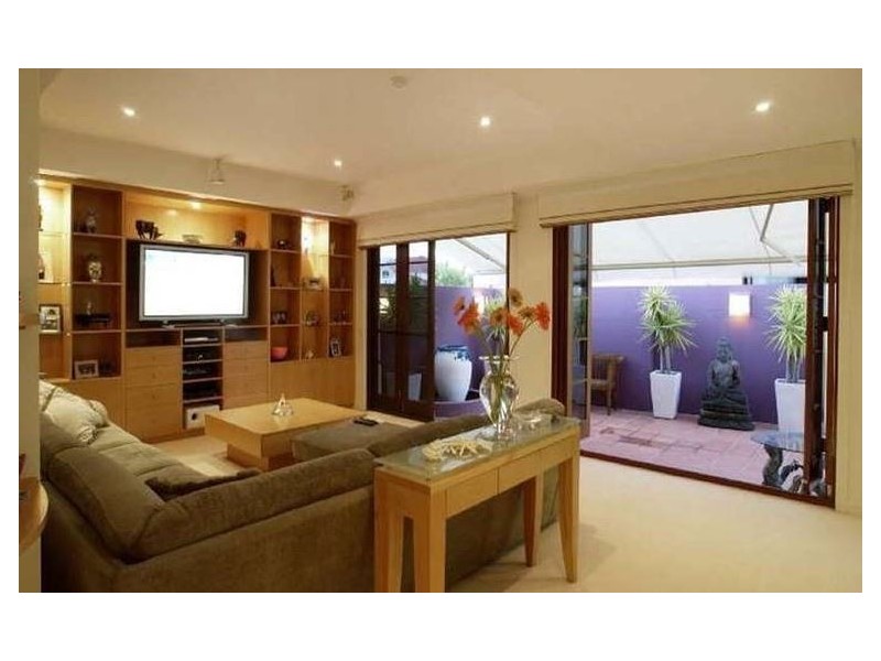 90/40 Cotlew Street East, Southport QLD 4215