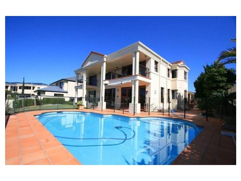 90/40 Cotlew Street East, Southport QLD 4215