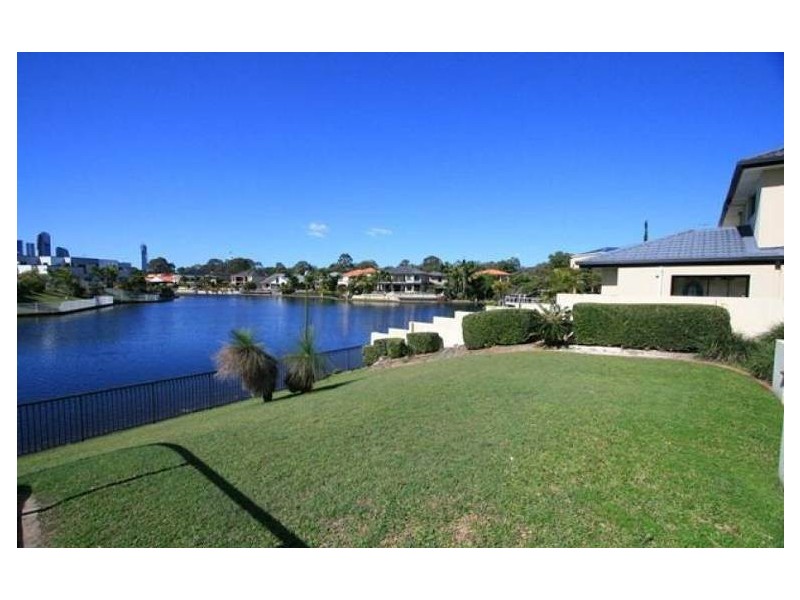 90/40 Cotlew Street East, Southport QLD 4215