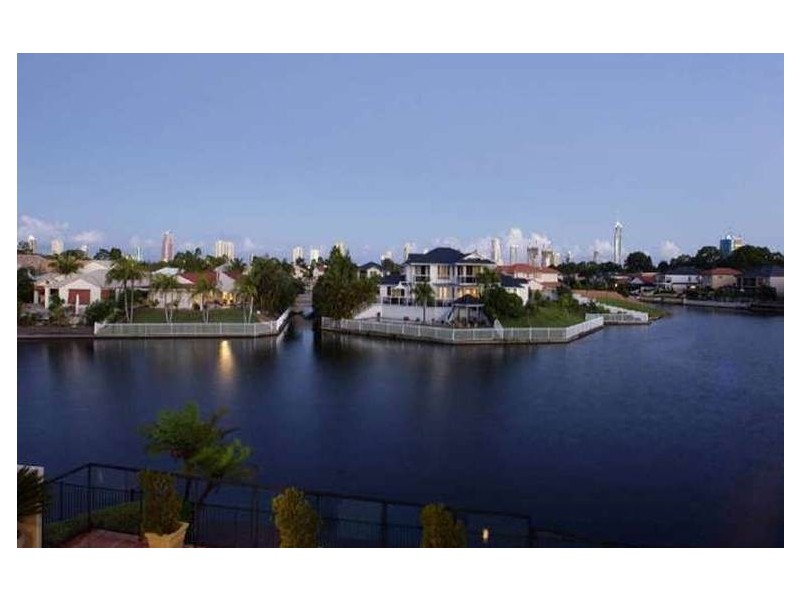 90/40 Cotlew Street East, Southport QLD 4215