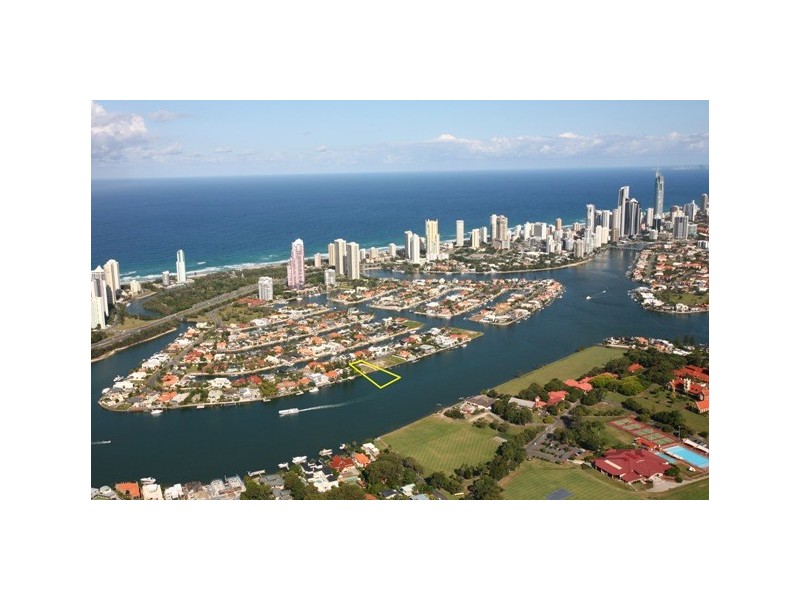 125 Commodore Drive, Paradise Waters QLD 4217