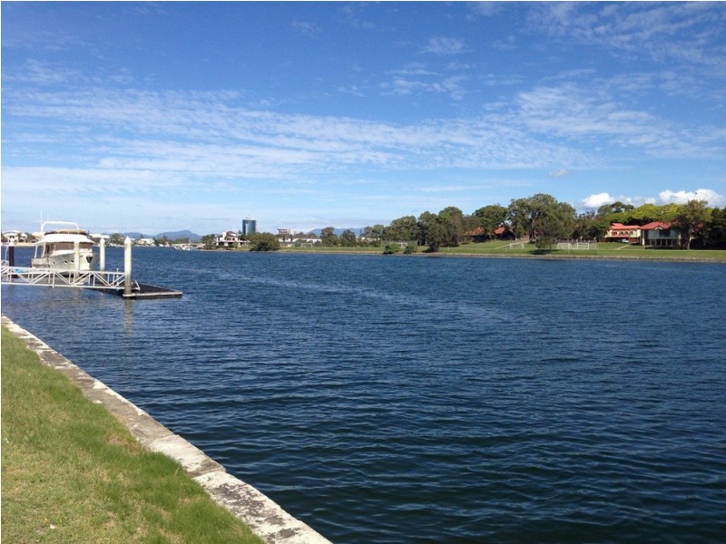 125 Commodore Drive, Paradise Waters QLD 4217