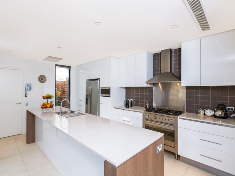 844 Legend Trail, Robina QLD 4226