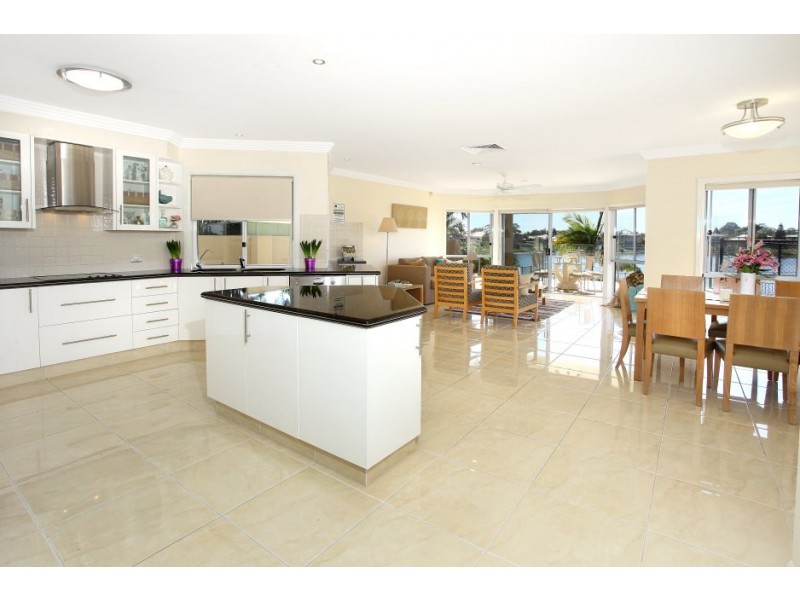 19 Tortuga Place, Clear Island Waters QLD 4226