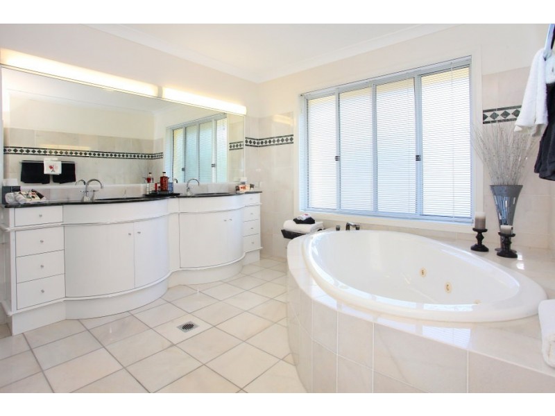 19 Tortuga Place, Clear Island Waters QLD 4226