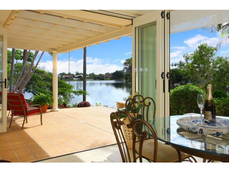 21 Peninsula Court, Mermaid Waters QLD 4218