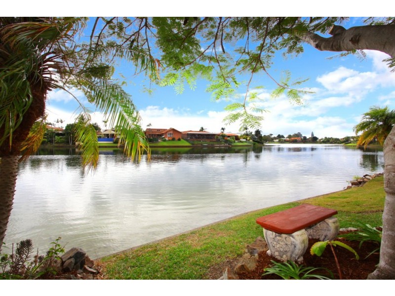21 Peninsula Court, Mermaid Waters QLD 4218