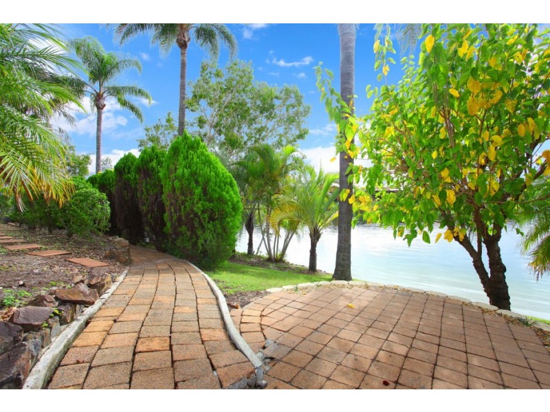 21 Peninsula Court, Mermaid Waters QLD 4218
