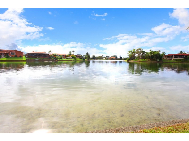 21 Peninsula Court, Mermaid Waters QLD 4218
